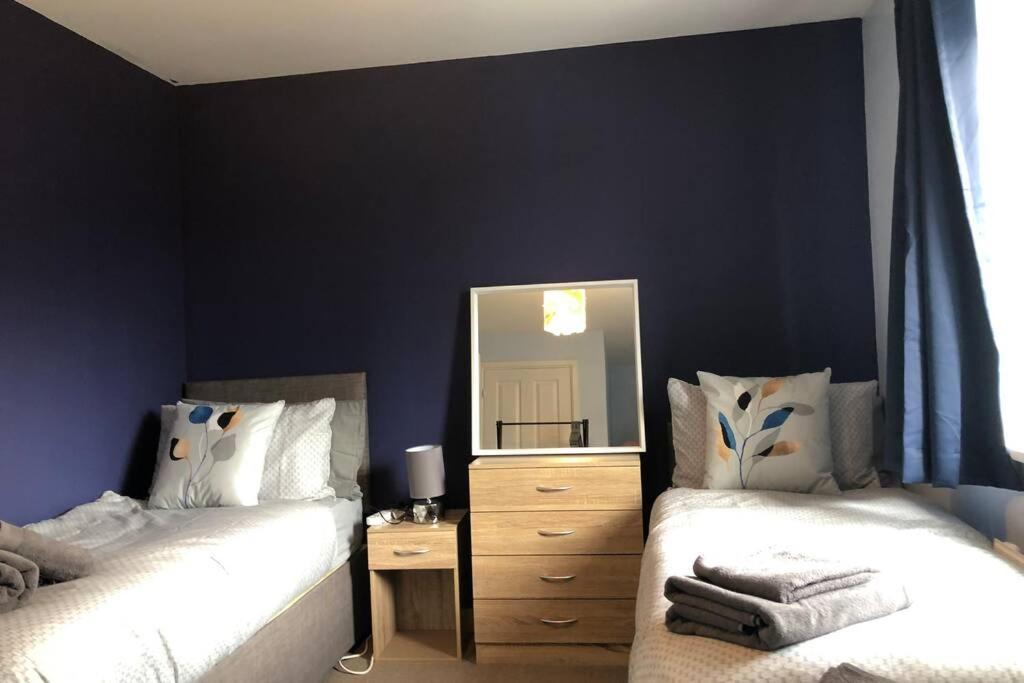 Dudley House **Staycation & Contractors** Sleeps 7 Tipton Eksteriør bilde